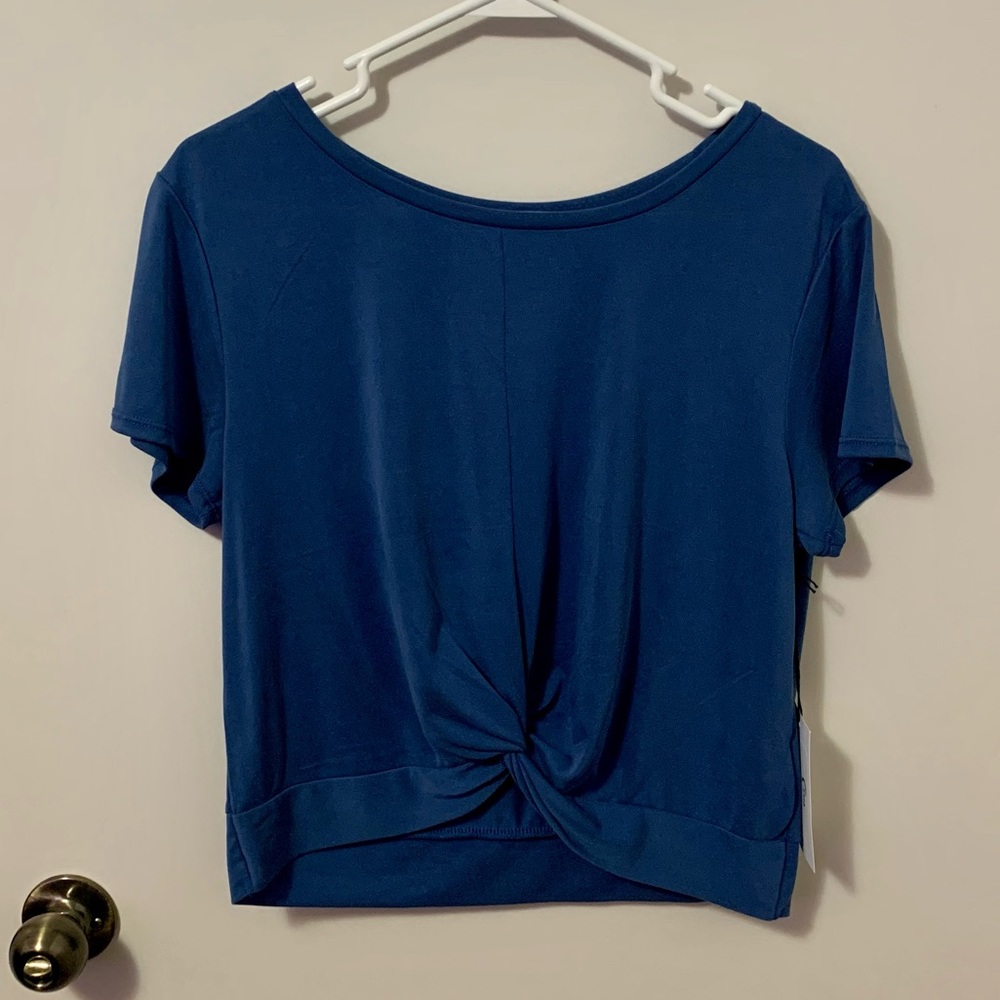 Zyia Slouch Swirl Twist Crop Top